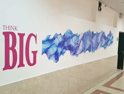 מדבקות קיר וטפטים לבתי ספר